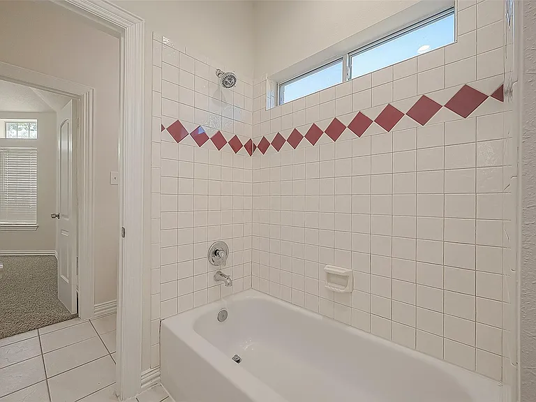 1189 Lovett St — Photo 14