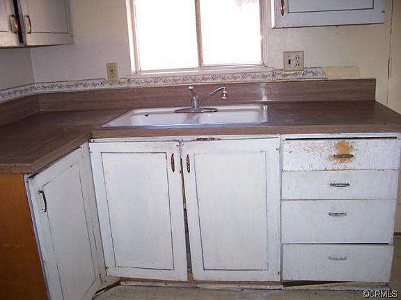 3rd image of 2051 E Brookport St