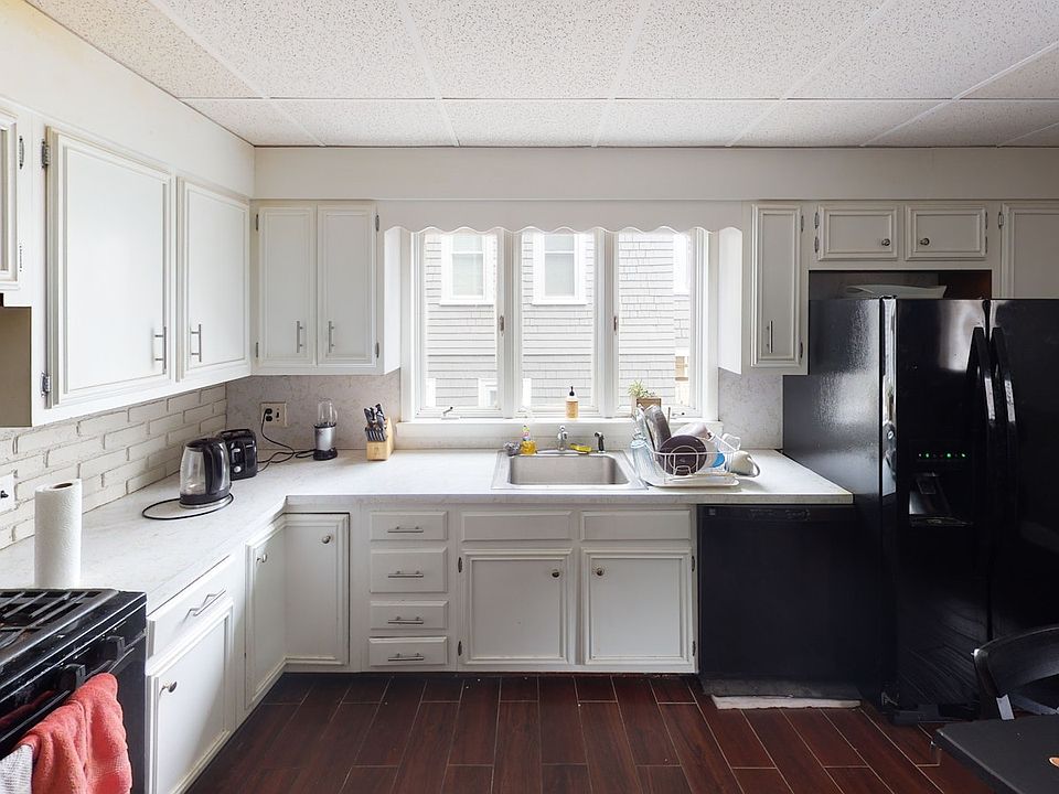 Eat In Kitchen