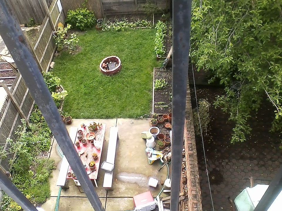 2nd image of 121 Hart St