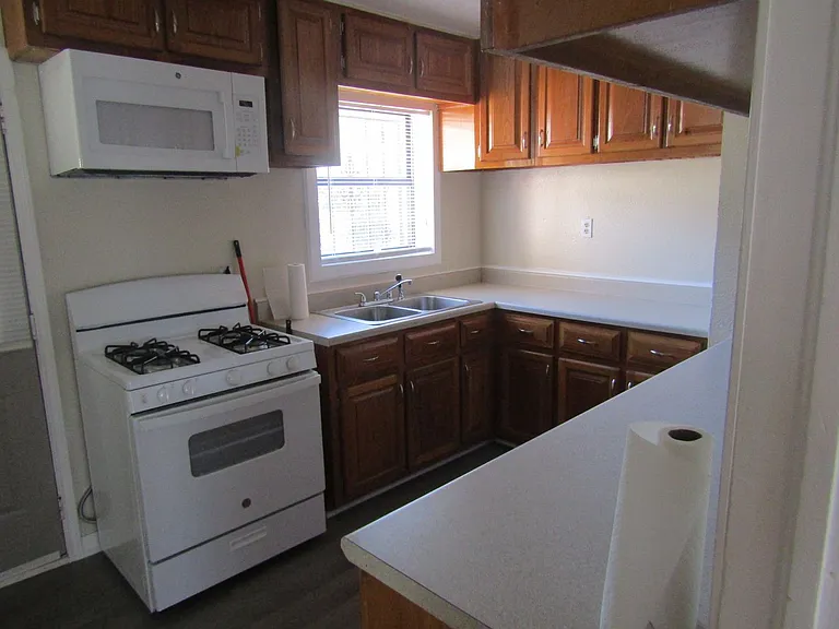 1306 Garth Dr — Photo 12