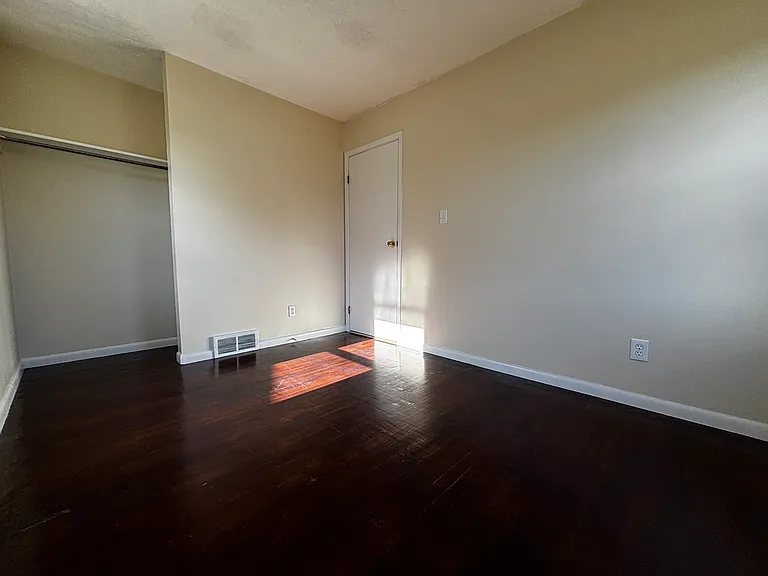 548 Notre Dame Ave — Photo 8