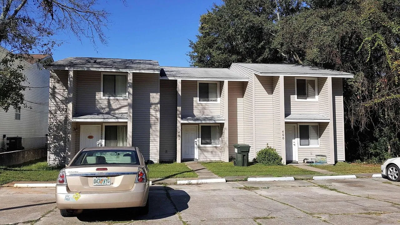2 bed, 1000 sqft, $1,300 — Photo 2