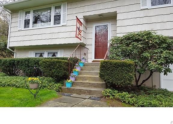 Well kept home, pride of ownership shows