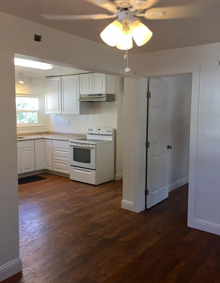 934 F Street — Photo 4