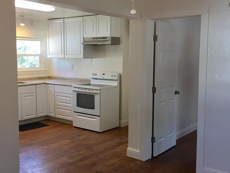 934 F St #B — Photo 3