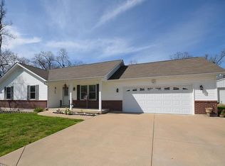 215 Hickory Farms Dr, Hawk Point, MO 63349