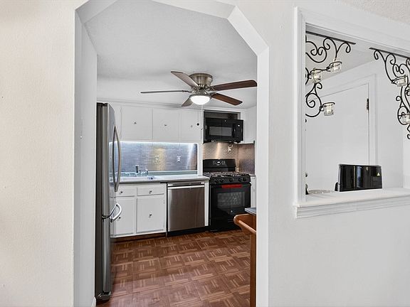 4th image of 625 W Lowell Ave Unit 3