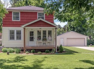 307 E Freistadt Rd, Thiensville, WI 53092