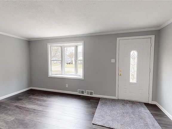 2nd image of 21 S Huxley Dr