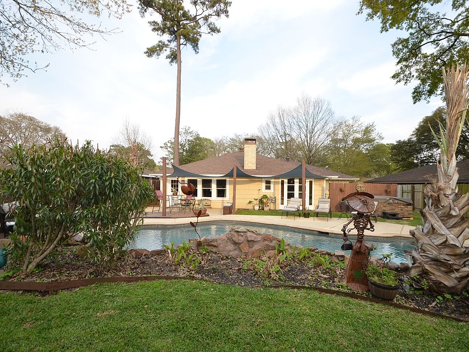 3 bed w/pool in Timbergrove!