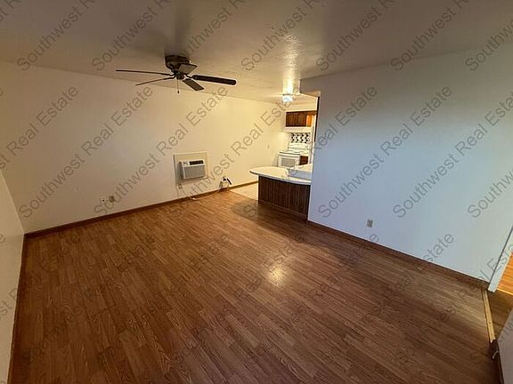 3rd image of 605 W Commercial St