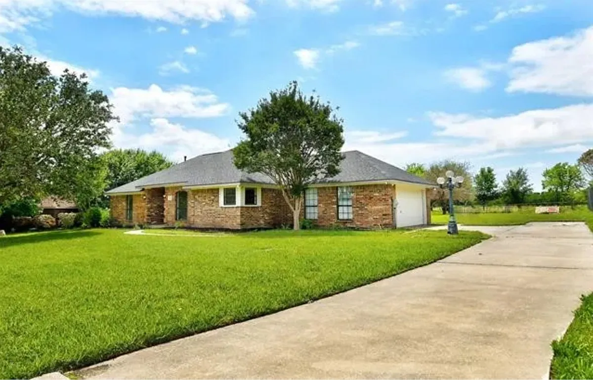 3 bed, 2.0 bath, 1892 sqft, $2,699 — Photo 2