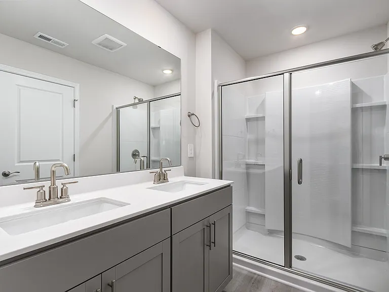 912 Rolling Fields Dr — Photo 2