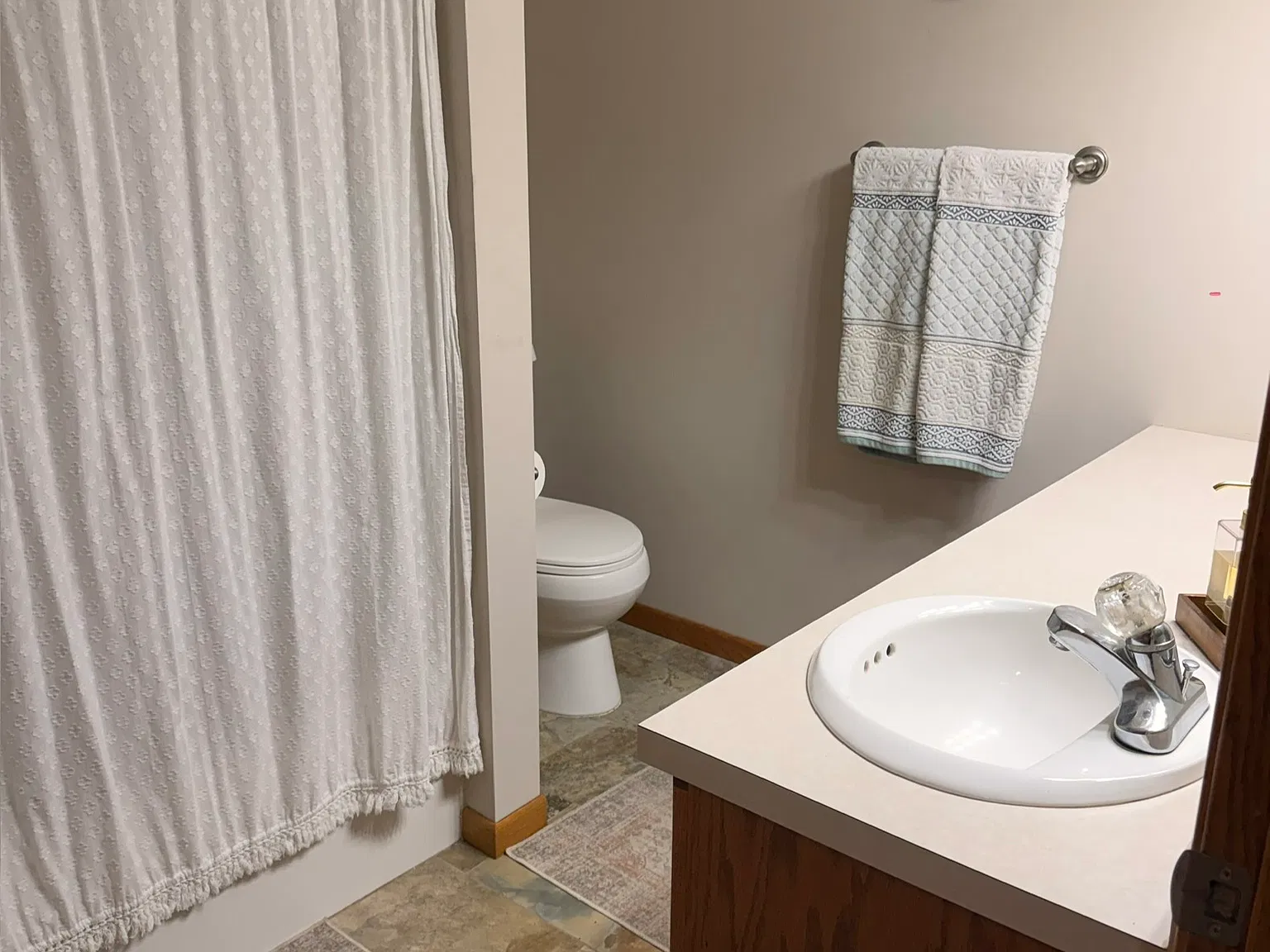 4 bed, 2176 sqft, $2,600 — Photo 4