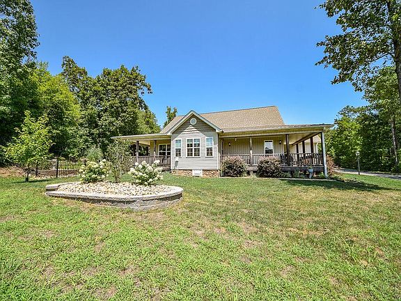 4th image of 135 Stonebridge Ln NE