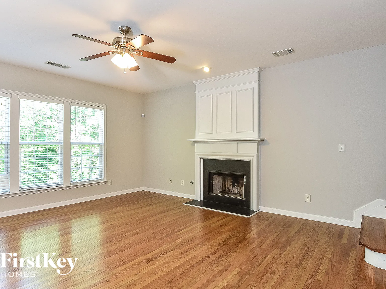 4 bed, 2.5 bath, 2344 sqft, $3,180 — Photo 2