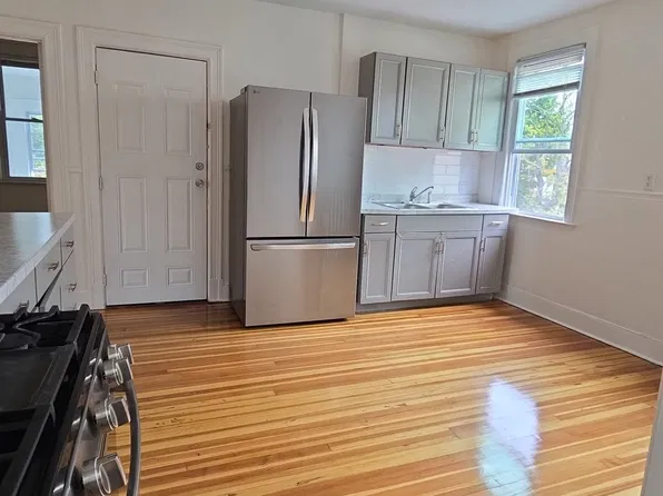 100 Magnolia St #3, Hartford, CT 06112
