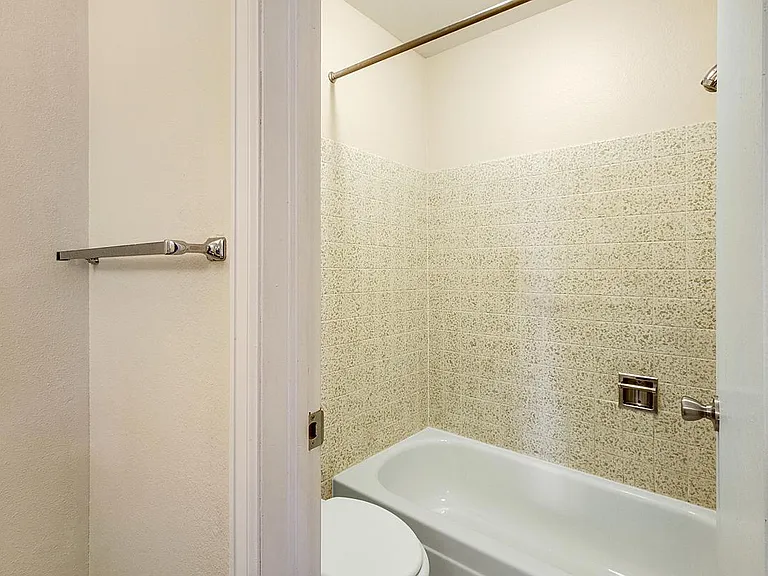 Greenway Apartments — Photo 6
