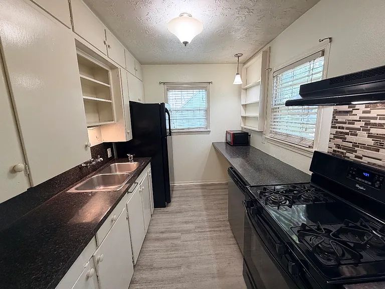 212 W Hunnicutt St #2 — Photo 5