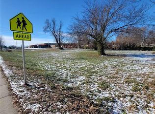 404 SE 12th St, Oak Grove, MO 64075