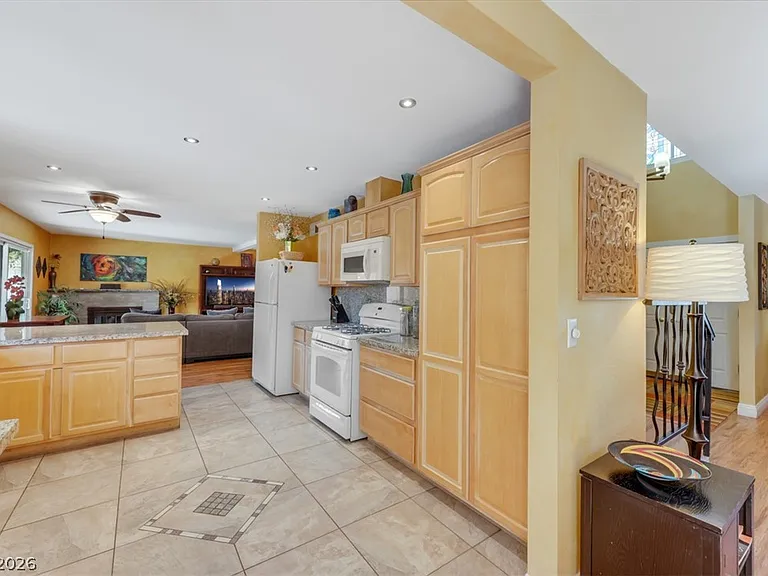 3225 Mountain Spring Rd — Photo 10