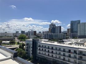 201 W Laurel St