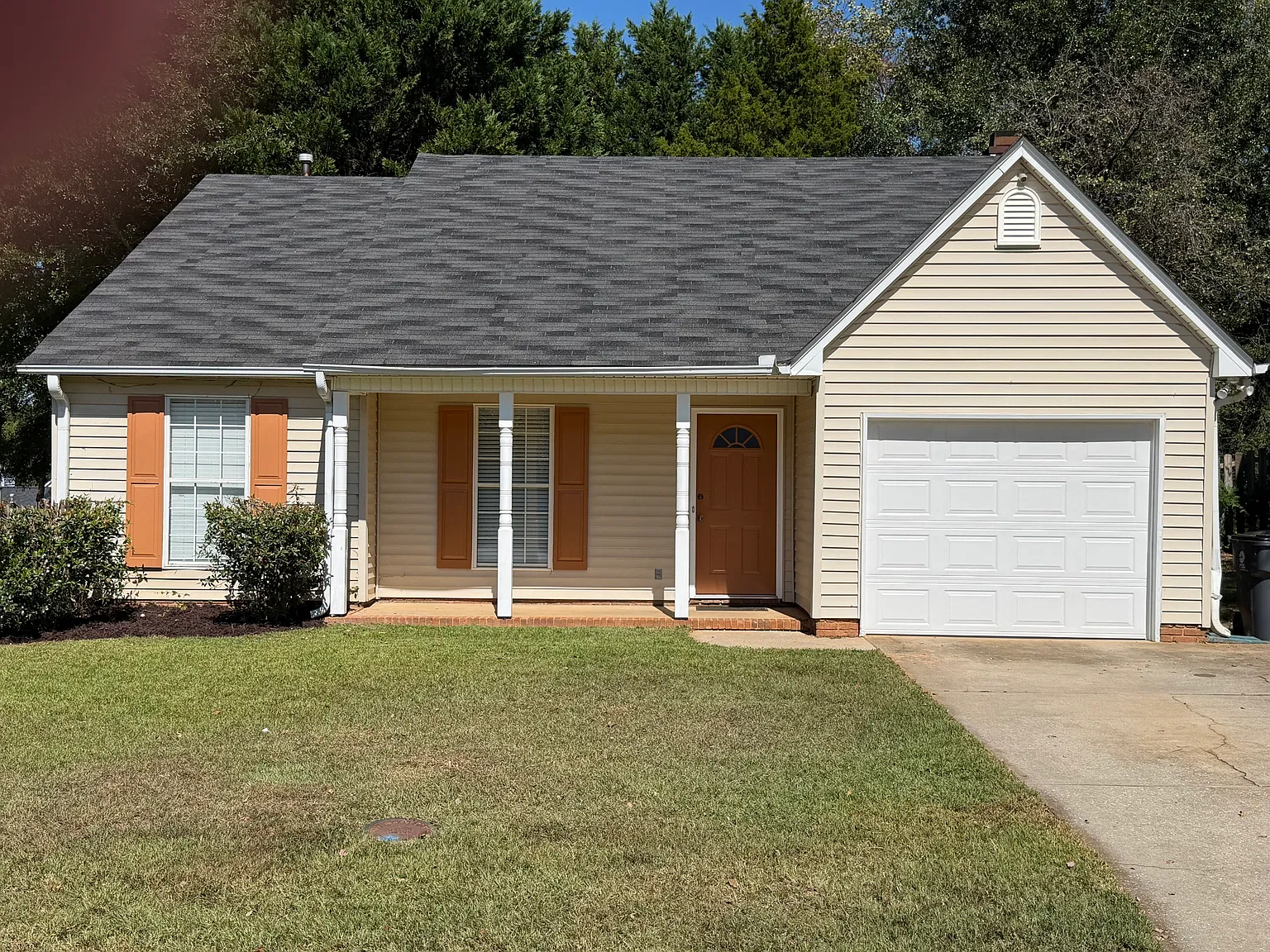 3 bed, 1260 sqft, $1,650 — Photo 1