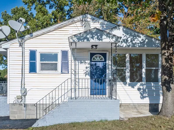 32 Turnpike St, North Andover, MA 01845