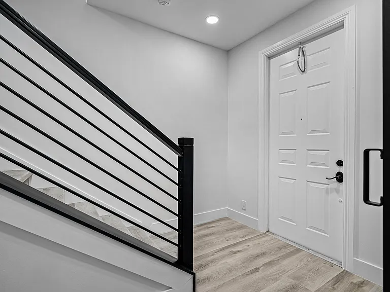 75 NW 4th Ave #75 — Photo 4