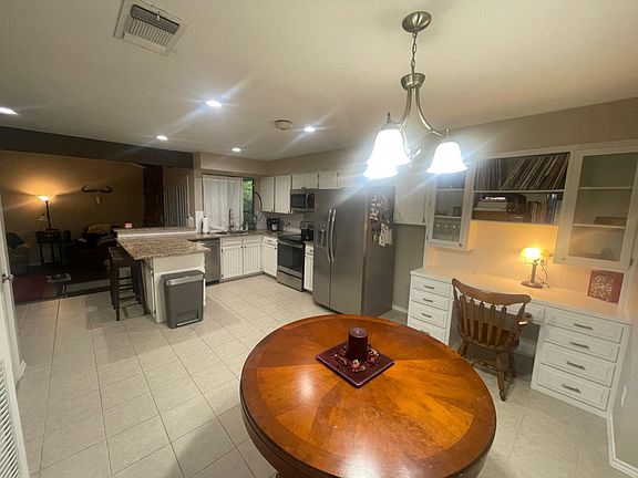 5th image of 806 Lynnfield Dr