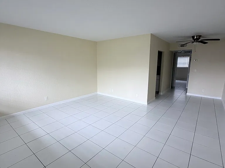 Deerfield Beach Apartments — Photo 7