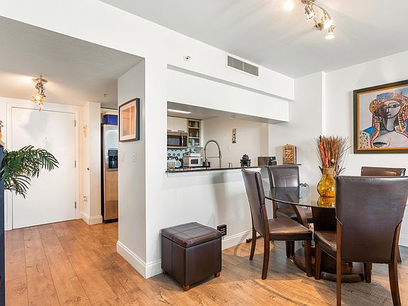 4th image of 1800 N Bayshore Dr APT 3806