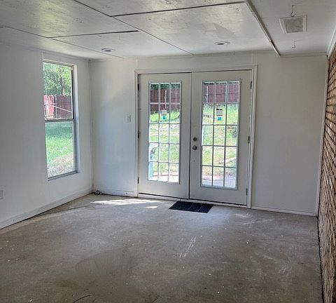 5th image of 3720 Kiest Knoll Dr