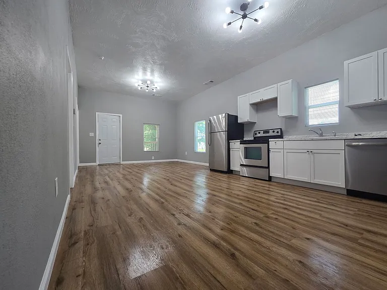 1636 N Sherman Ave — Photo 5
