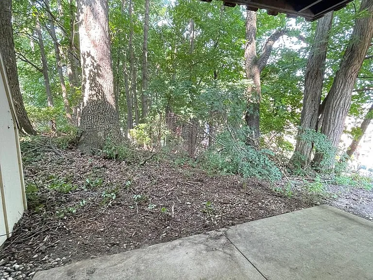 Adams Earl-900 N 21st — Photo 12
