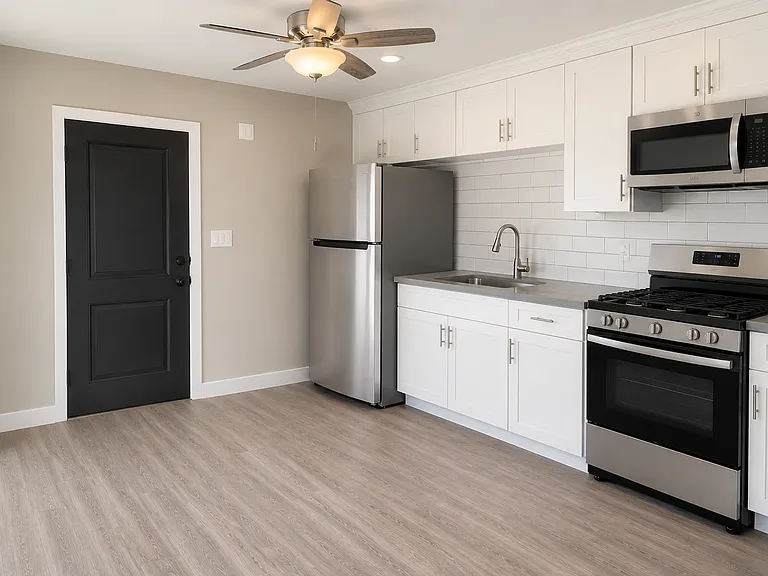 Eugene Eddy | Newly Renovated Apartment Homes — Photo 8