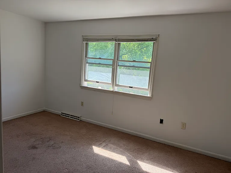 107 Hopewell Dr — Photo 10