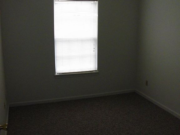 5th image of 135 Lewis St APT A