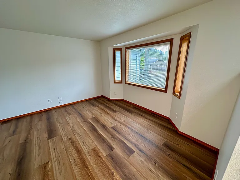 19753 Mosjon Cir NE — Photo 4