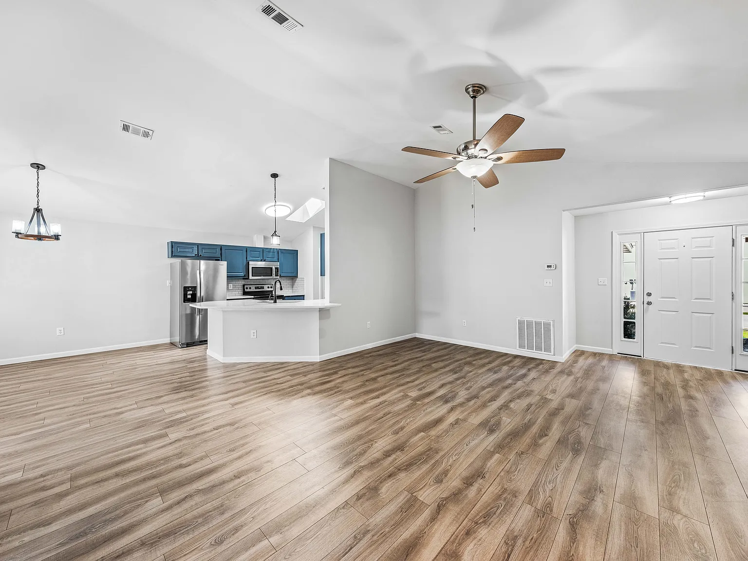 3 bed, 1500 sqft, $3,000 — Photo 3