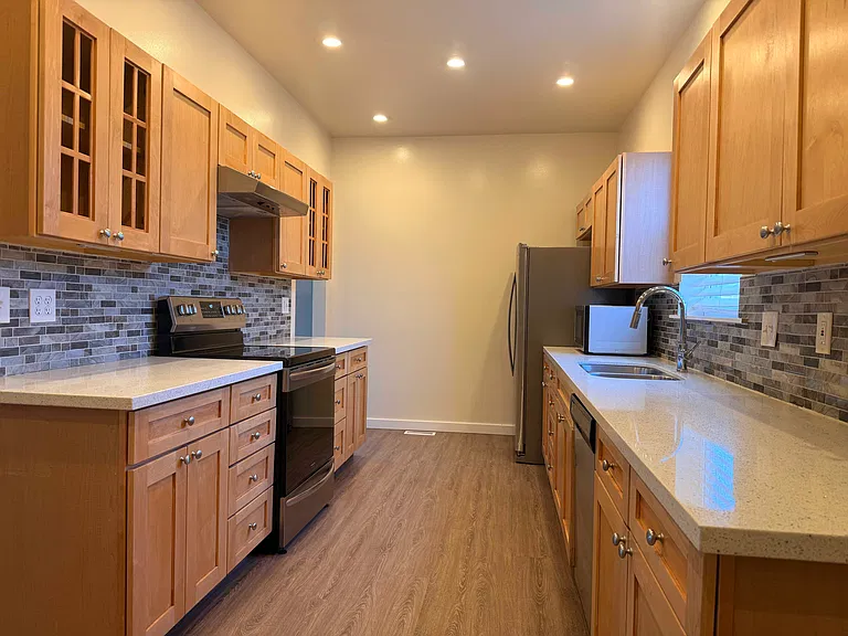3705 McKinley Ave — Photo 6