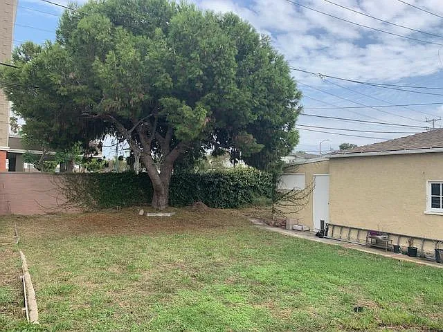 8624 Lilienthal Ave — Photo 33