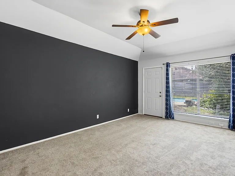 1710 Whitehaven — Photo 15