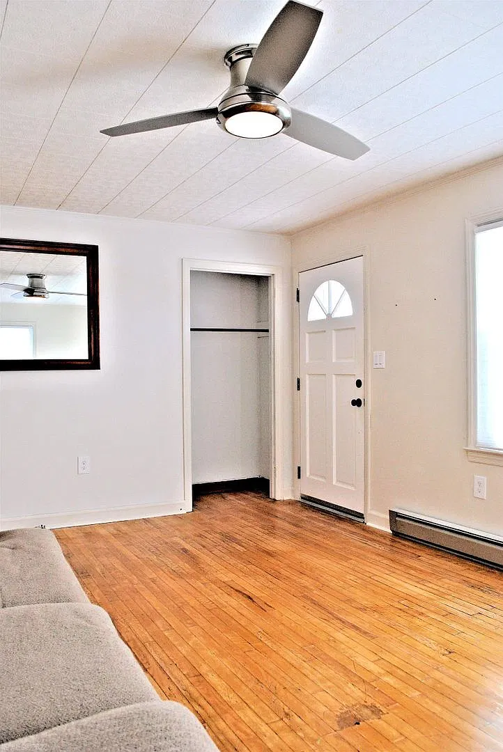 Cute Brick Home in Christiansburg Subdivision — Photo 2