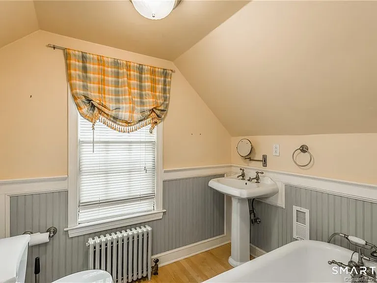 331 Auburn Rd — Photo 32