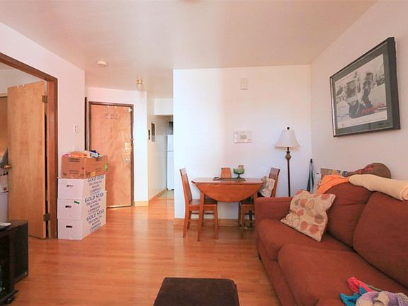4th image of 1139 Broadway St APT 1