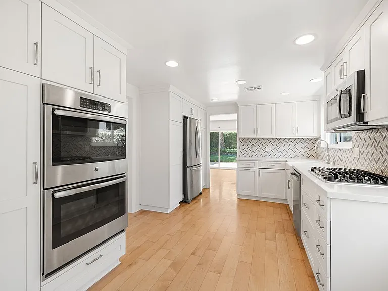 41 Oakleaf Ave — Photo 5