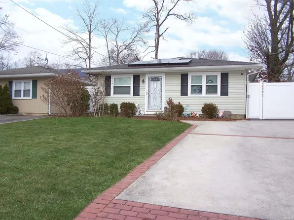 223 Hampton Avenue, Mastic, NY 11950
