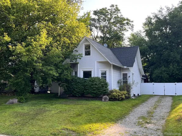 207 S East St, Brighton, MI 48116